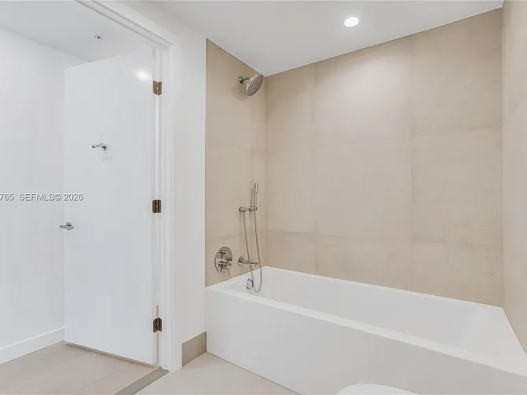 9221 E Bay Harbor Dr #511/512 — Photo 33