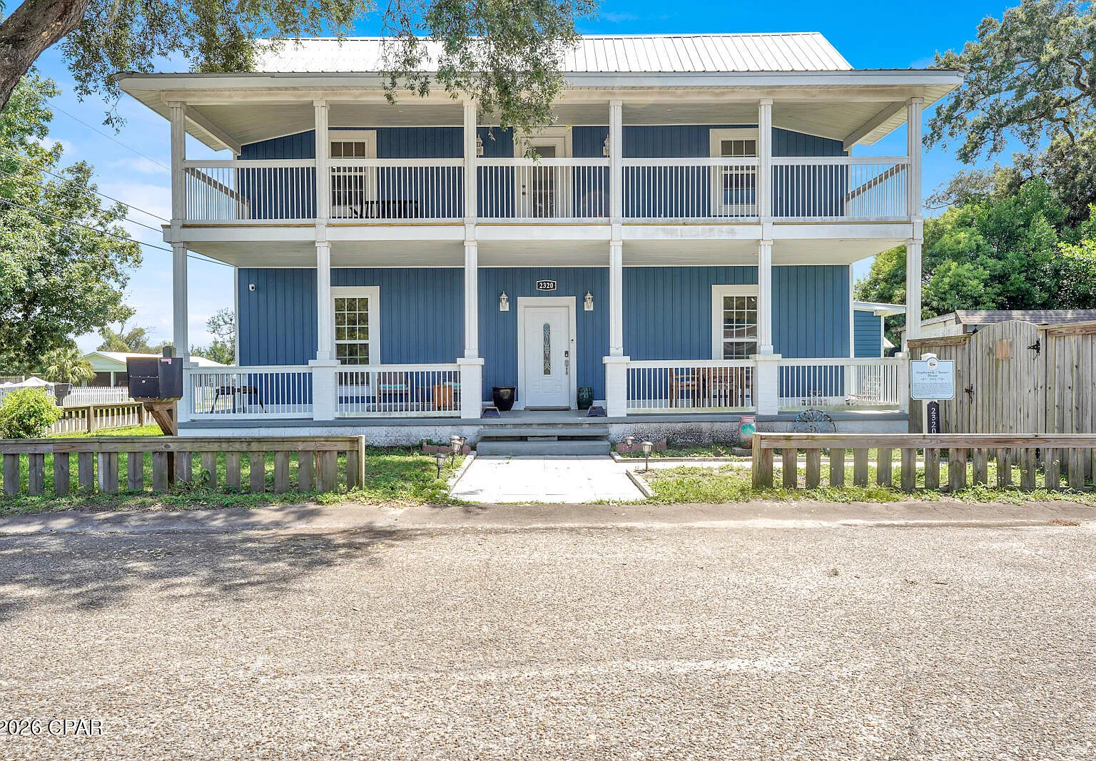 3 bed, 2.5 bath, 2176 sqft, $2,500 — Photo 1