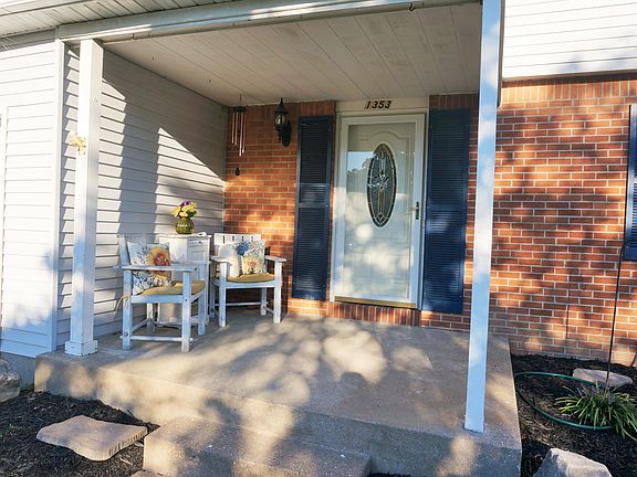 2nd image of 1353 Saybrook Ave