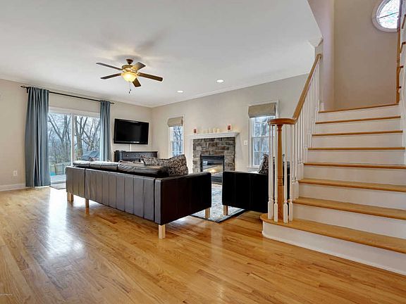 4th image of 49 Dunham Ave