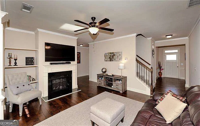 4 bed, 3.5 bath, 2628 sqft, $3,200 — Photo 4