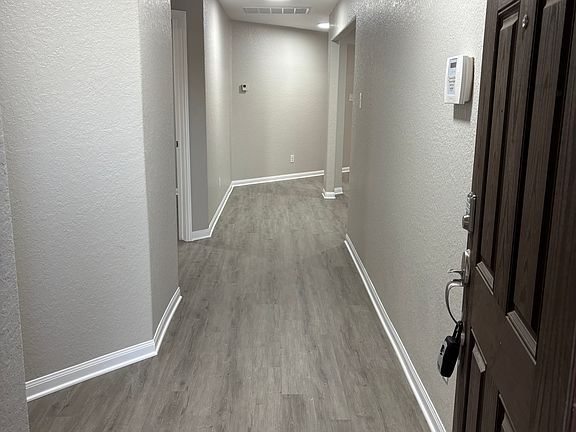 3rd image of 6547 Luckey Sq