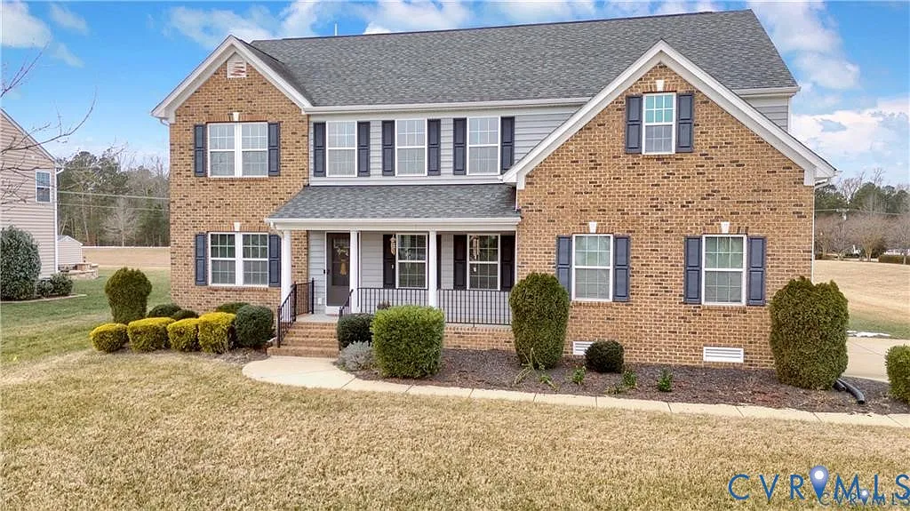 6 bed, 3.0 bath, 3344 sqft, $3,200 — Photo 2