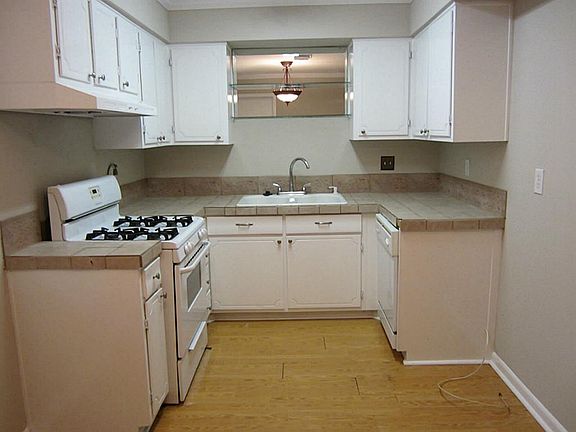 4th image of 2305 Pear Ct