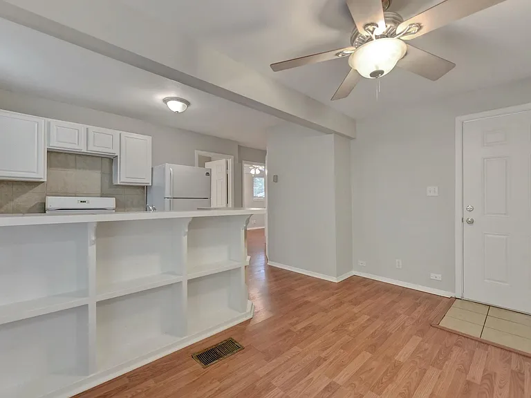 2712 Whitis Ave #B — Photo 3