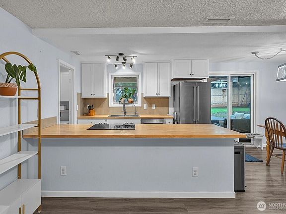 5th image of 411 NW 53rd Street