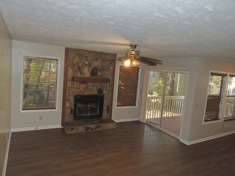 1018 Wood Creek Dr #3