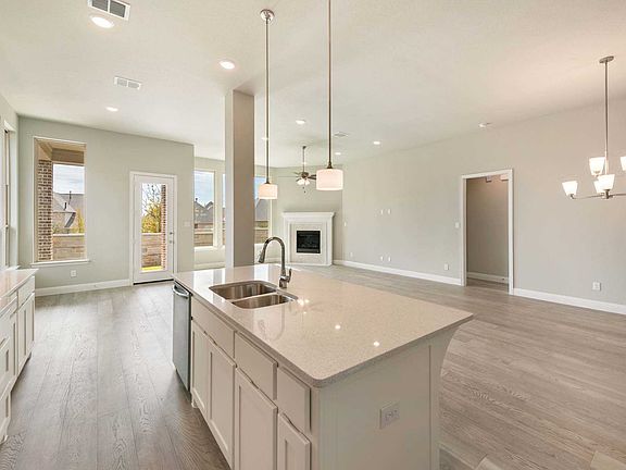 4th image of 308 Village Creek Dr