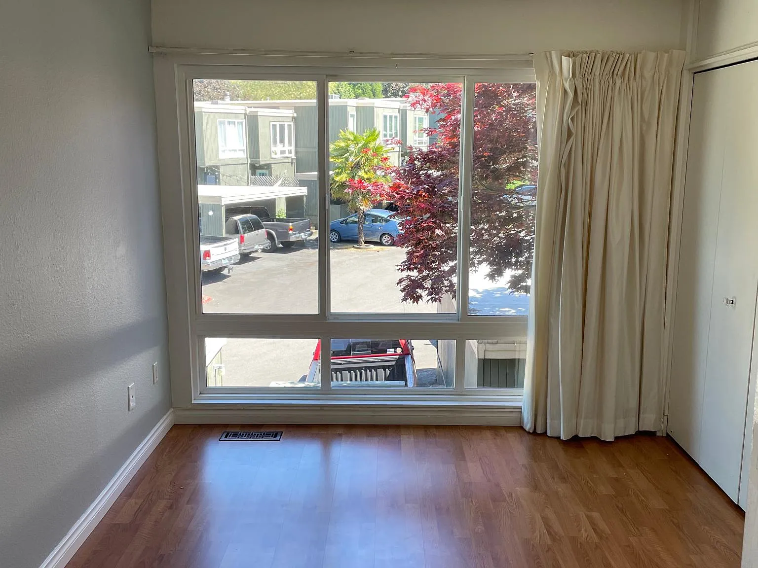 1677 NW Midlake Ln — Photo 3