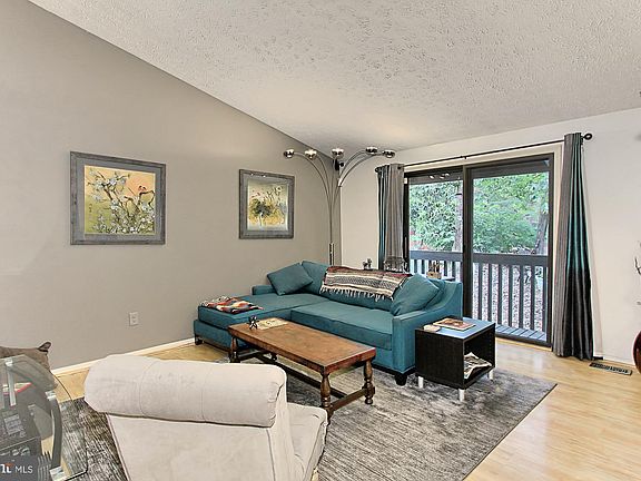 5th image of 10730 River Run Dr