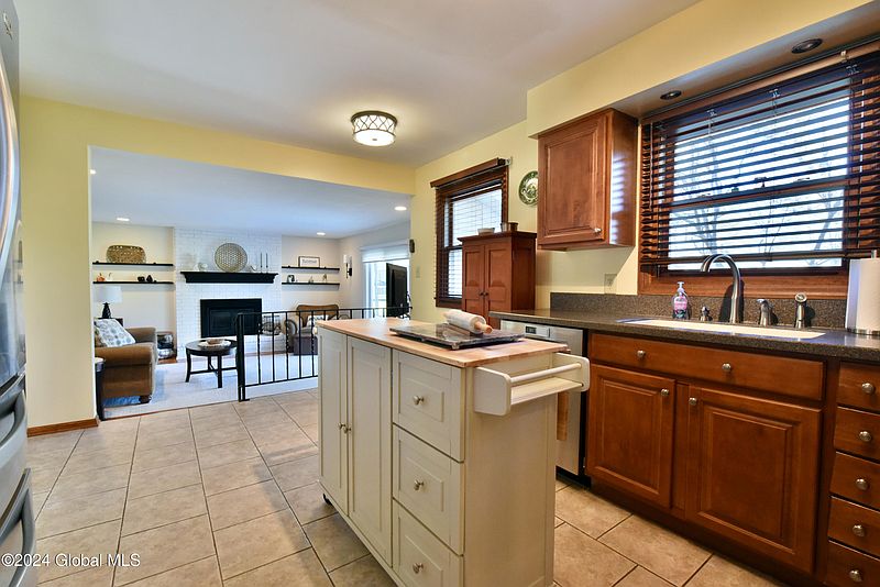 4th image of 4351 Buckingham Drive