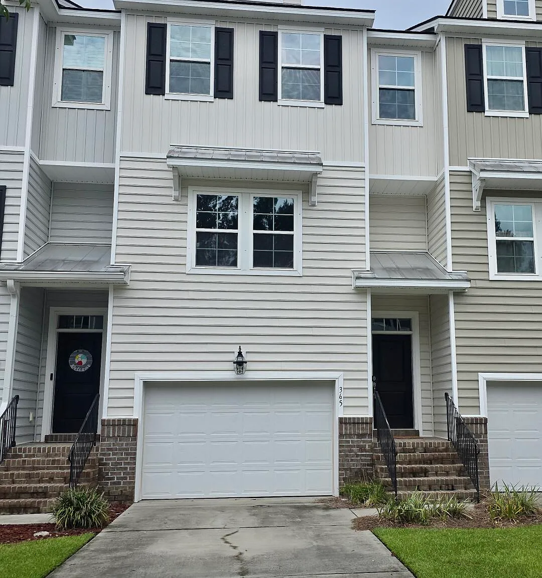 3 bed, 3.5 bath, 2270 sqft, $2,700 — Photo 2