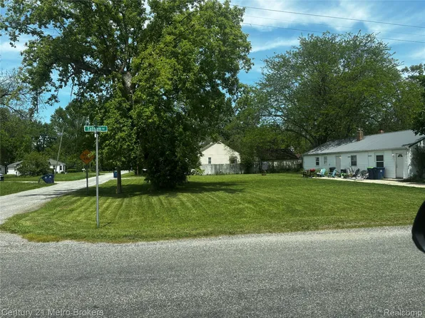 2665 Tatham Rd, Saginaw, MI 48601