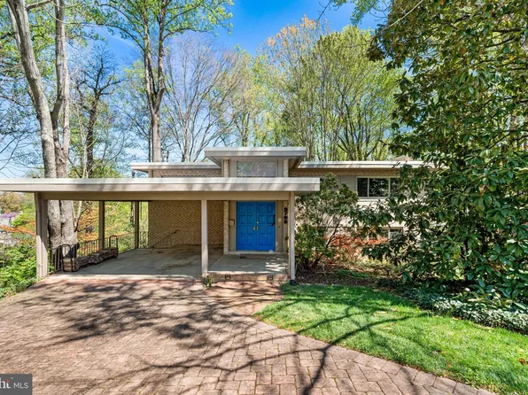 2705 N Upshur St, Arlington, VA 22207