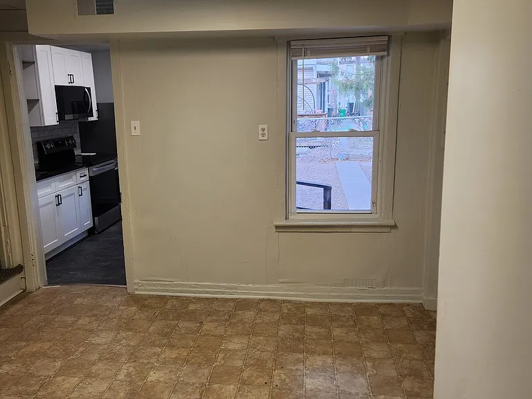 327 E Scull St — Photo 8