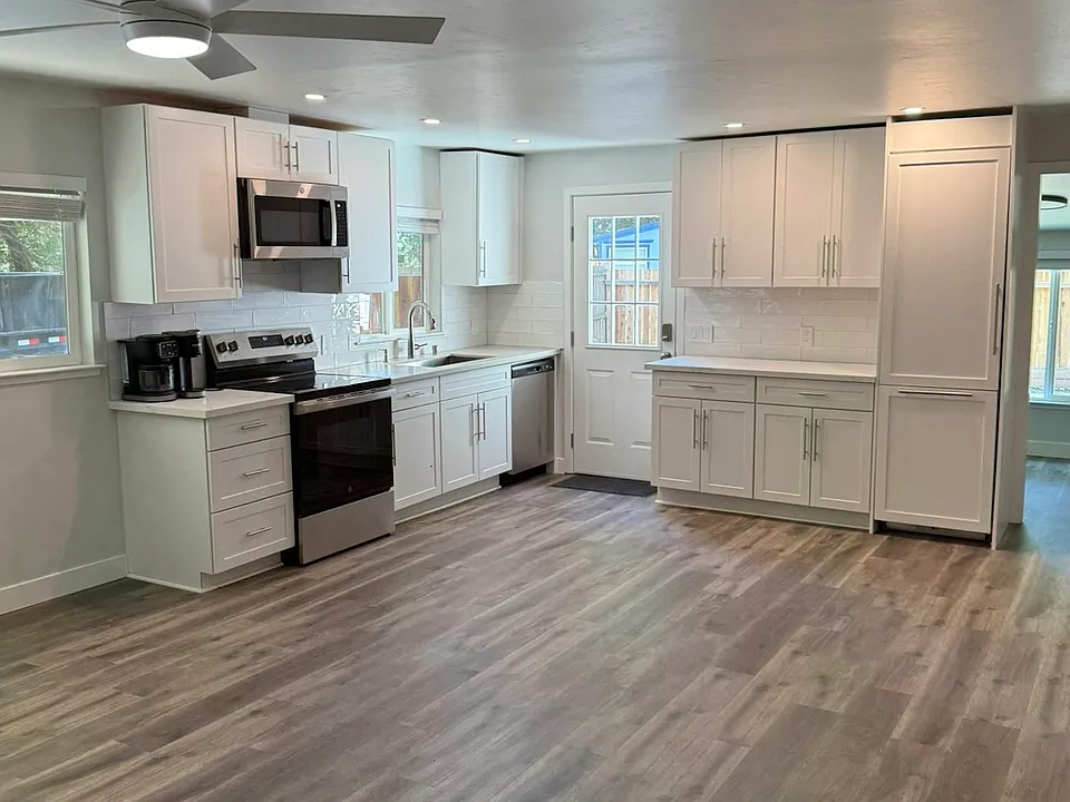 204 Lambert Ln