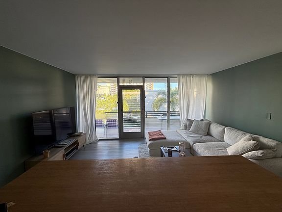 3rd image of 901 N Birch Rd APT D6