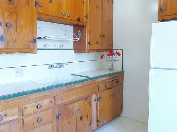 3rd image of 11678 Magnolia Blvd APT 6