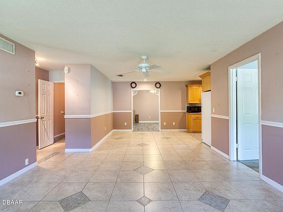 2nd image of 293 Gibbons Ave