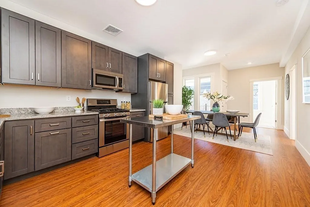 4 bed, 1400 sqft, $4,950 — Photo 1