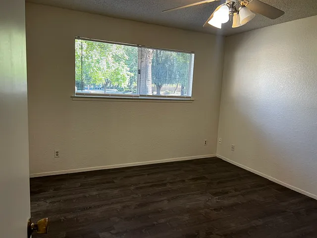 1107 W Athens Ave — Photo 14