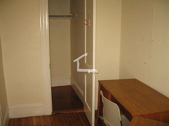 3rd image of 204 Hemenway St #Jc12