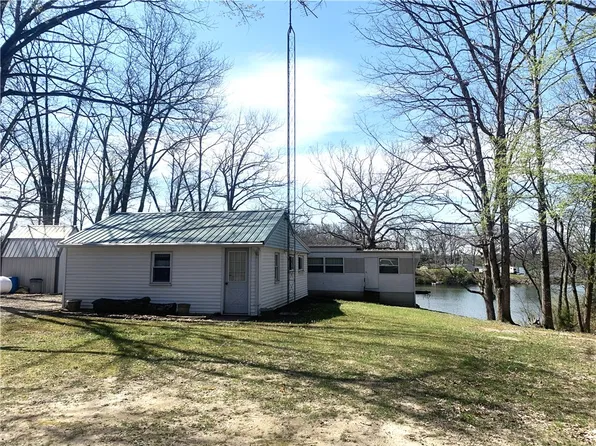 6 Highwater Point, Pana, IL 62557