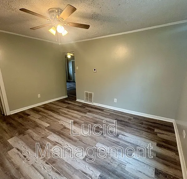 4015 Parthenia Ave — Photo 4