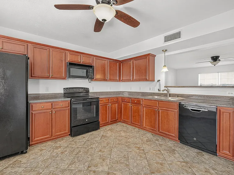 407 Arapaho Dr — Photo 14