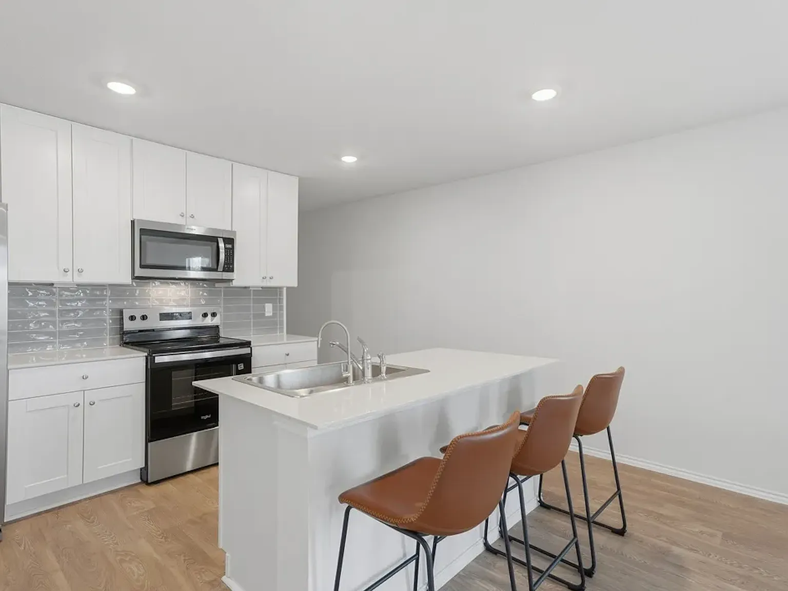 3 bed, 1435 sqft, $1,910 — Photo 2