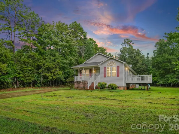 147 Island Terrace Rd, Statesville, NC 28677