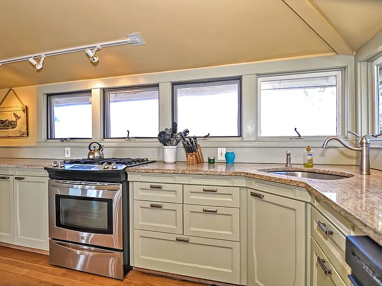 660 Washington St — Photo 10