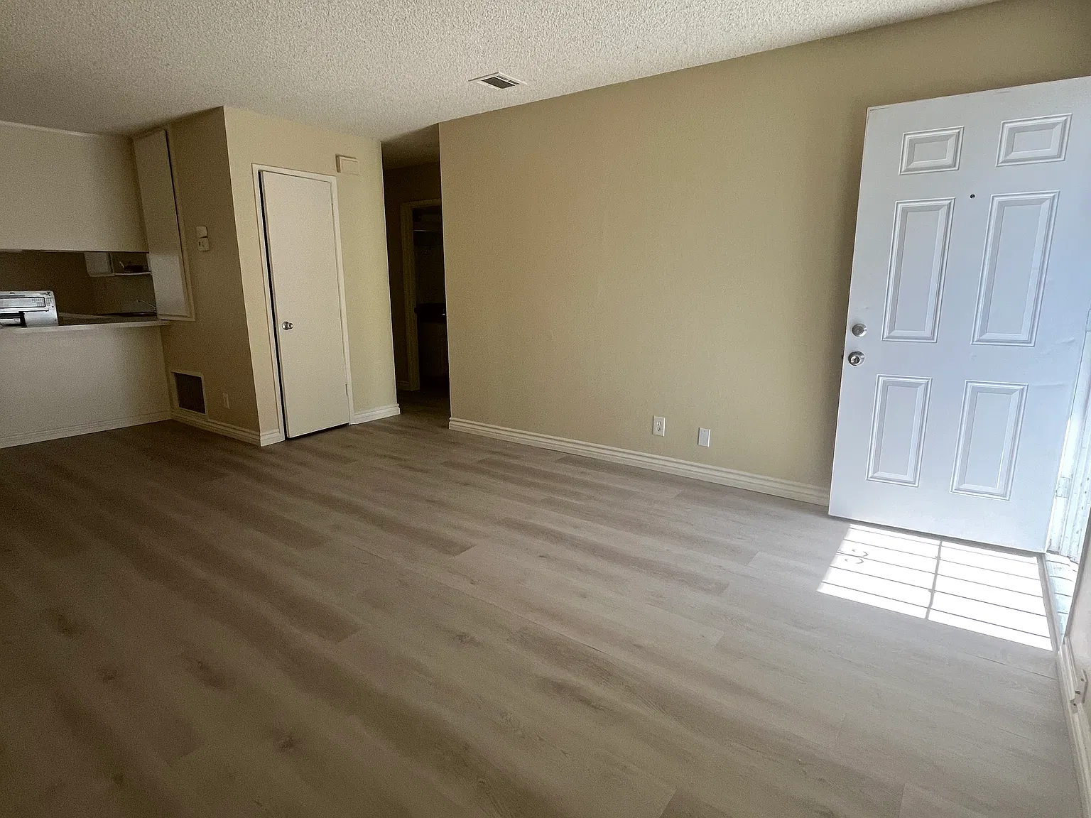 2 bed, 832 sqft, $1,495 — Photo 3