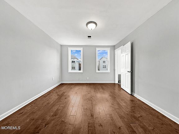 4th image of 133 Smith St Floor 2