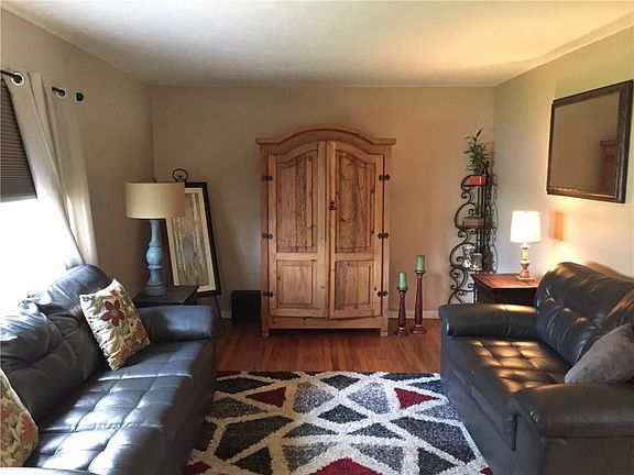 4th image of 12 Beacon Hills Dr N