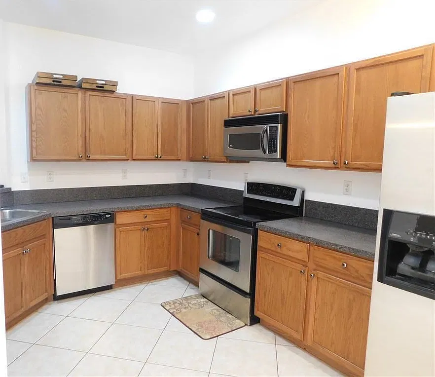 3 bed, 2.5 bath, 1954 sqft, $3,300 — Photo 3