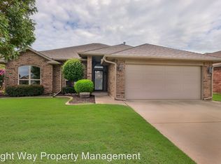 228 SE 26th St, Moore, OK 73160