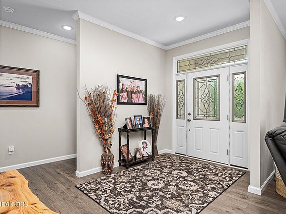 5th image of 233 Marie Ln