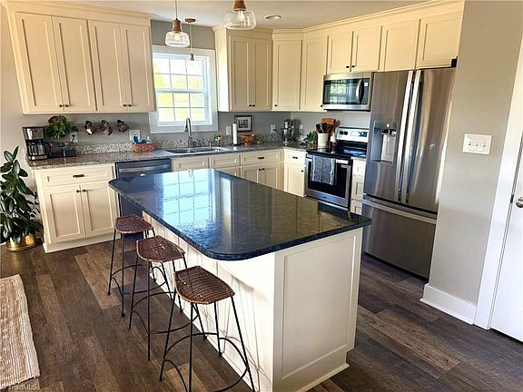 4th image of 106 Tranquility Ln