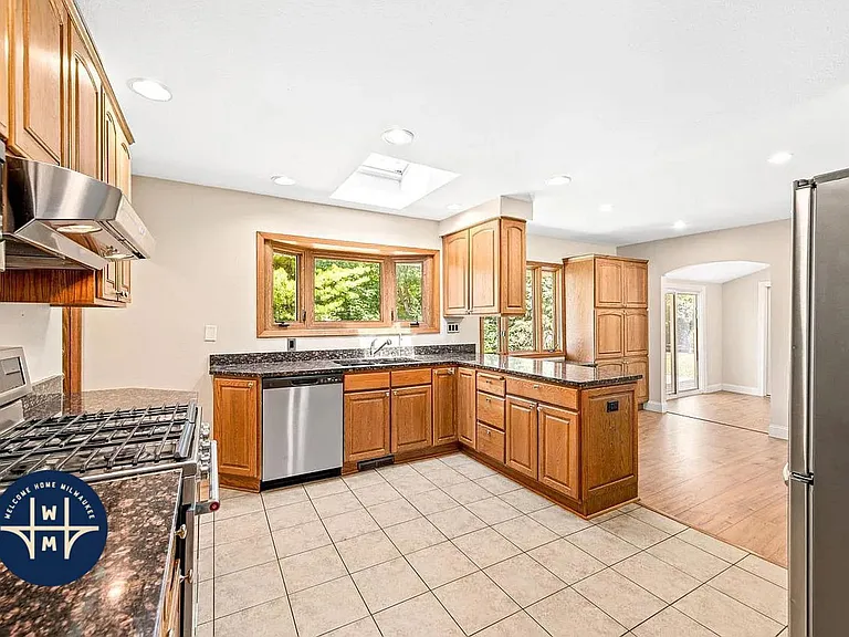 12400 Elmhurst Pkwy — Photo 7