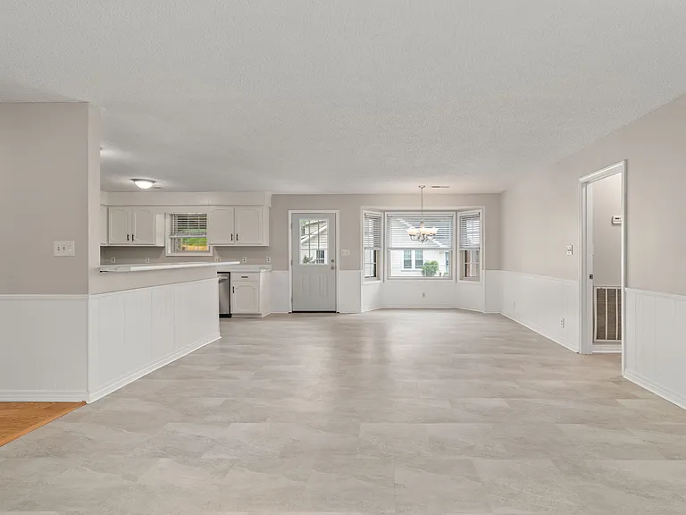 1618 Chisholm Rd — Photo 7