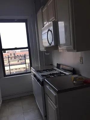 Rented by Roberto Guilbet, LREB | media 20