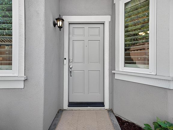 2nd image of 305 Sutton Cir