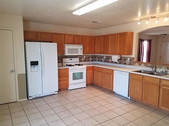 4th image of 10300 Flagstaff Dr NW