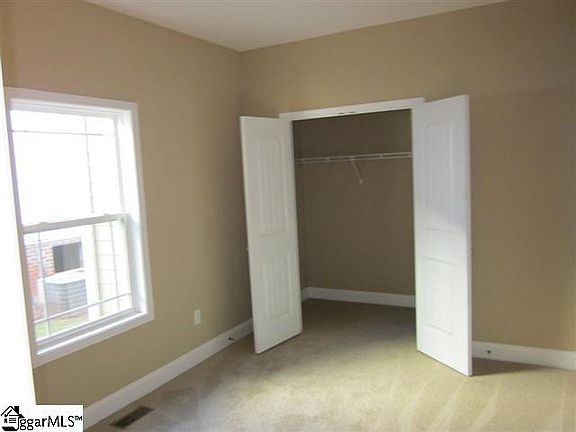 4th image of 204 Woodside Cir