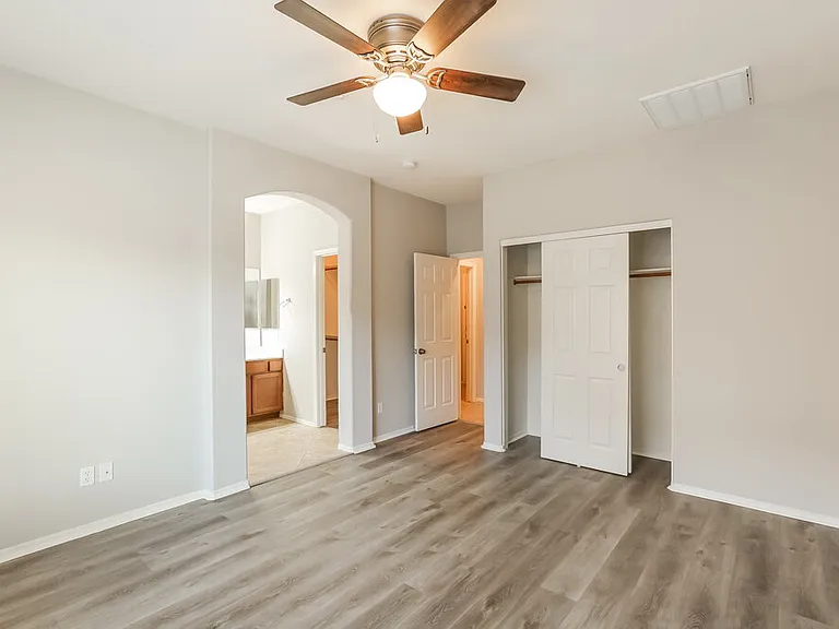 1575 E Elgin St — Photo 10