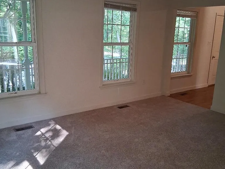 12904 Arsenal Ct — Photo 11