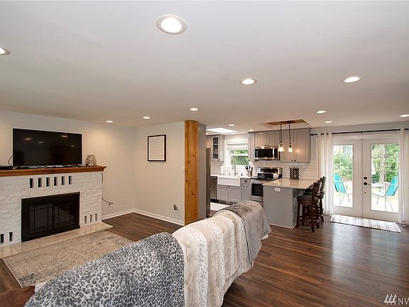 4th image of 3716 48th St E