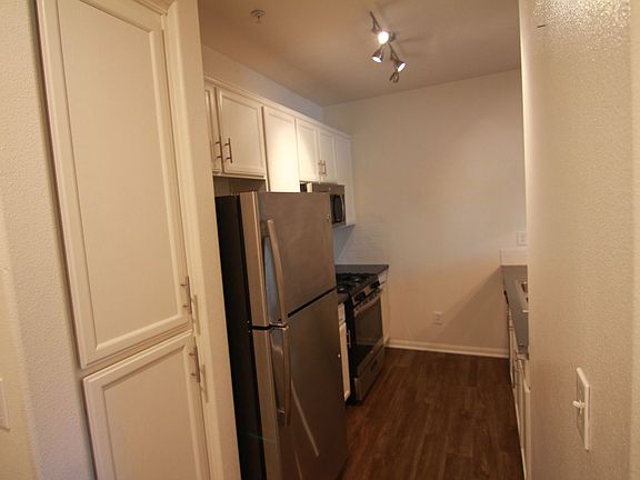 4th image of 251 Robinson St APT 103