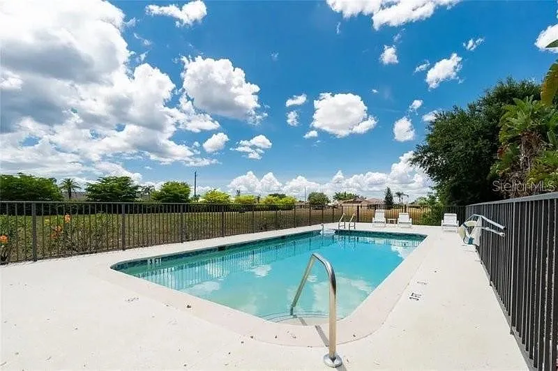 2 bed, 2.0 bath, 1079 sqft, $1,400 — Photo 3